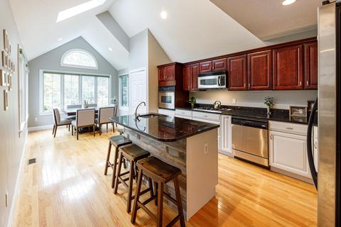 28 Gold Leaf Ln, Mashpee, MA 02649 photo 2