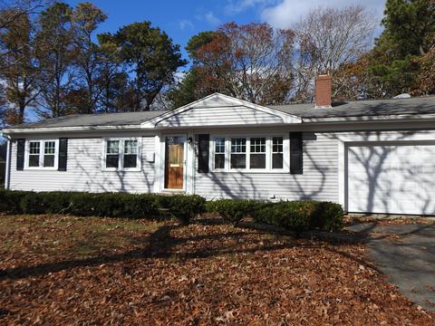 80 Walnut St, Hyannis, MA 02601 photo 1