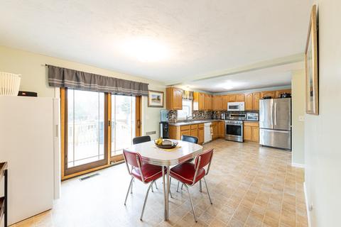 33 Nicholas Dr, Wareham, MA 02571 photo 6