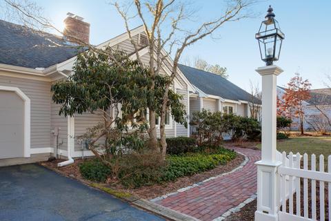 47 Meadowbrook Rd, Mashpee, MA 02649 photo 2