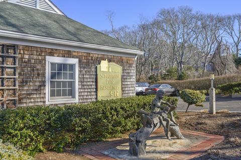 545 Scudder Ave #D, Hyannis Port, MA 02601 photo 2
