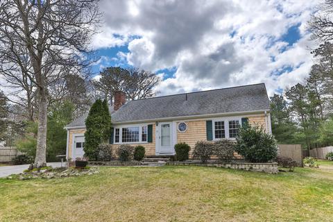 75 Pineview Dr, Cotuit, MA 02635 photo 1
