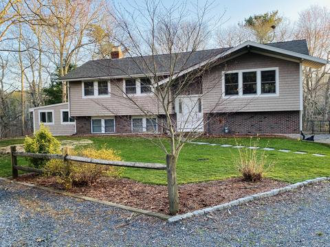 2 Oneida Ave, Mashpee, MA 02649 photo 1