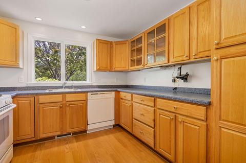 18 Classic Cir, Mashpee, MA 02649 photo 5