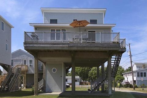 28 Wankinquoah Ave, Wareham, MA 02571 photo 1
