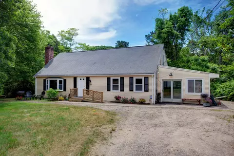 90 Main St, Mashpee, MA 02649 photo 2