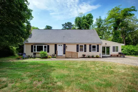 90 Main St, Mashpee, MA 02649 photo 1
