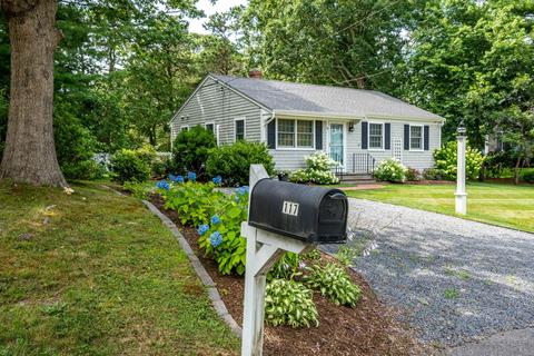 117 Robbins St, Osterville, MA 02655 photo 1