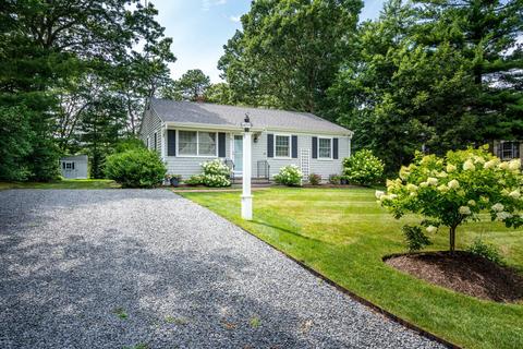117 Robbins St, Osterville, MA 02655 photo 2