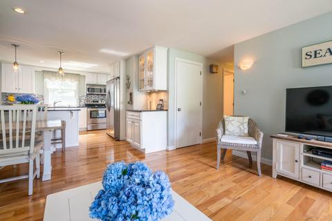 117 Robbins St, Osterville, MA 02655 photo 9
