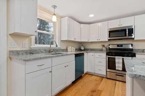 47 Hemlock Dr, Mashpee, MA 02649 photo 13