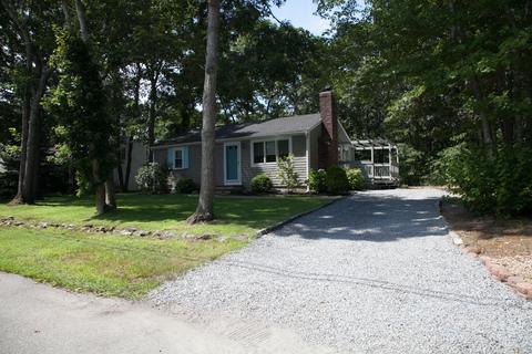 9 Burnham St, Marstons Mills, MA 02648 photo 2