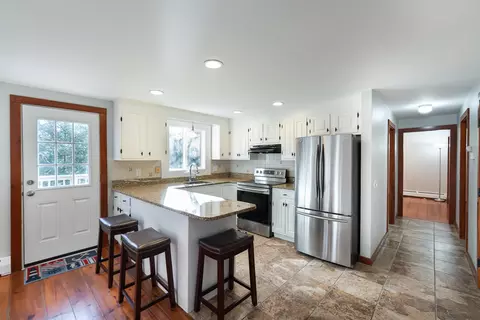 7 Eisenhower Dr, Cotuit, MA 02635 photo 4
