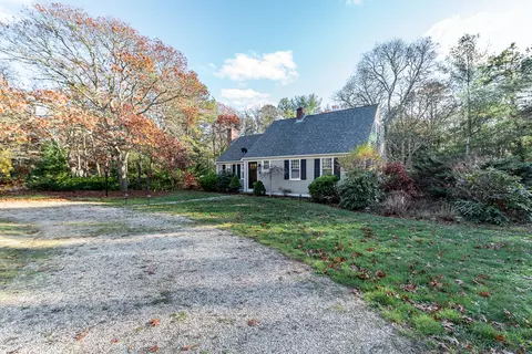 7 Eisenhower Dr, Cotuit, MA 02635 photo 1