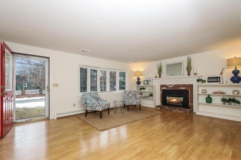 87 Pineview Dr, Cotuit, MA 02635 photo 2