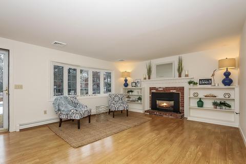 87 Pineview Dr, Cotuit, MA 02635 photo 4
