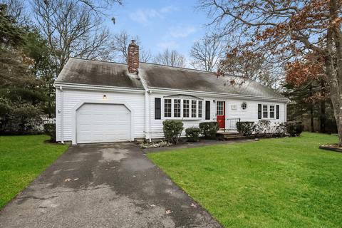 87 Pineview Dr, Cotuit, MA 02635 photo 1