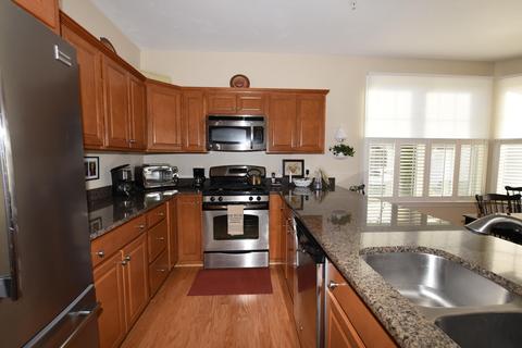 4 Chadwick Ct, Mashpee, MA 02649 photo 2