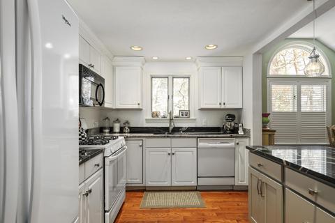 21 Portside Dr, Mashpee, MA 02649 photo 4