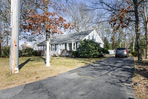 212 Skunknet Rd, Centerville, MA 02632 photo 1