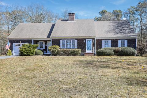 58 Fox Den Bluff Rd, Cotuit, MA 02635 photo 1