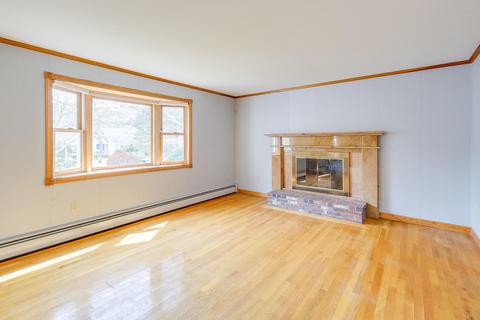 40 Meadowbrook Rd, Mashpee, MA 02649 photo 2