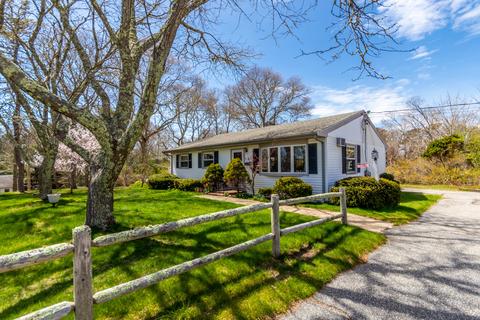 82 Maple St, Buzzards Bay, MA 02532 photo 1