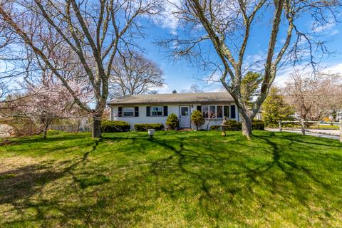 82 Maple St, Buzzards Bay, MA 02532 photo 3