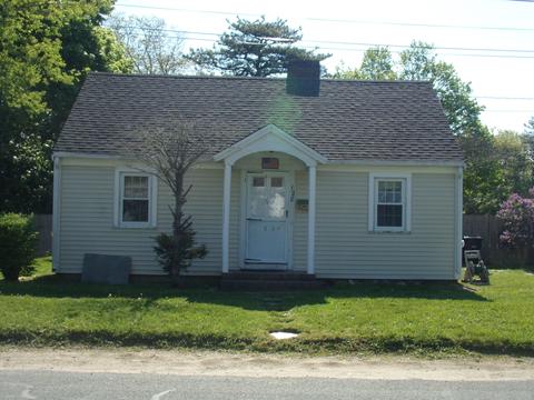 128 Locust St, Hyannis, MA 02601 photo 1