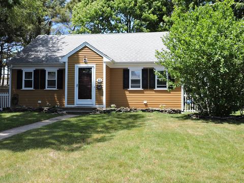 52 Harvard St, Hyannis, MA 02601 photo 2