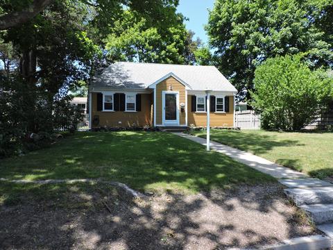 52 Harvard St, Hyannis, MA 02601 photo 1