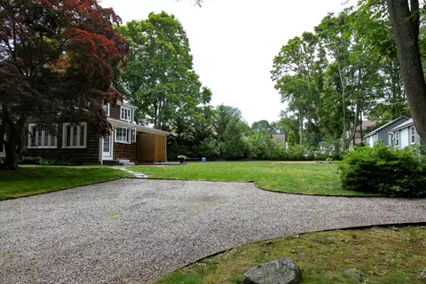 81 High St, Cotuit, MA 02635 photo 11