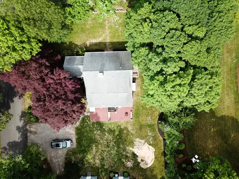 81 High St, Cotuit, MA 02635 photo 9
