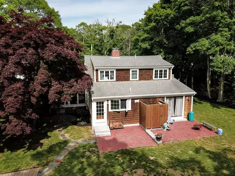 81 High St, Cotuit, MA 02635 photo 6