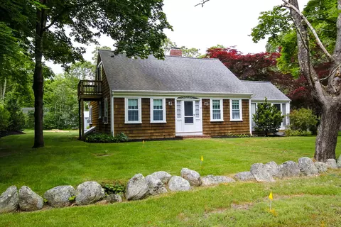 81 High St, Cotuit, MA 02635 photo 1