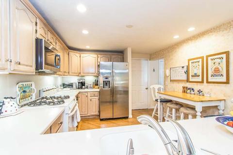 18 Rolling Green Ln, Mashpee, MA 02649 photo 5
