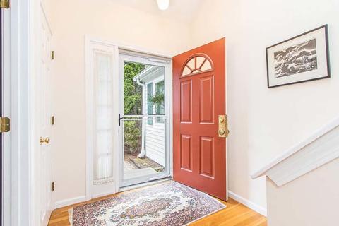 18 Rolling Green Ln, Mashpee, MA 02649 photo 3