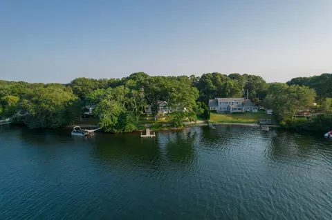 256 Holly Point Rd, Centerville, MA 02632 photo 2
