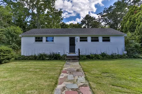 32 Quashnet Rd, Mashpee, MA 02649 photo 1