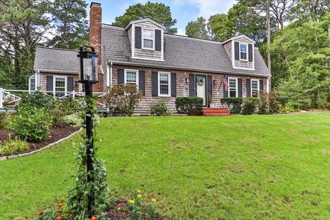 8 Dove Ln, Mashpee, MA 02649 photo 1