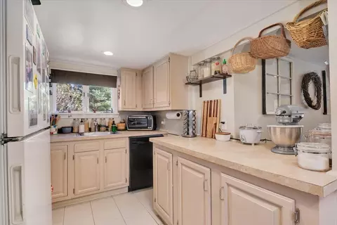 4 Anthonys Way, Buzzards Bay, MA 02532 photo 8