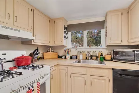 4 Anthonys Way, Buzzards Bay, MA 02532 photo 9