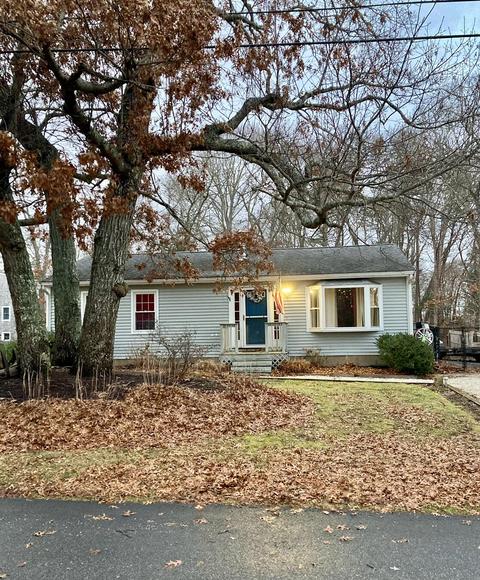 44 Hemlock Dr, Mashpee, MA 02649 photo 1