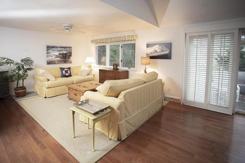 4 Rolling Green Ln, Mashpee, MA 02649 photo 2