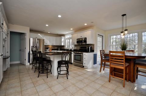 296 Mohawk Rd, Raynham, MA 02767 photo 8