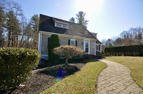 296 Mohawk Rd, Raynham, MA 02767 photo 1