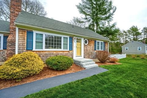 94 Anchor Ln, Cotuit, MA 02635 photo 4