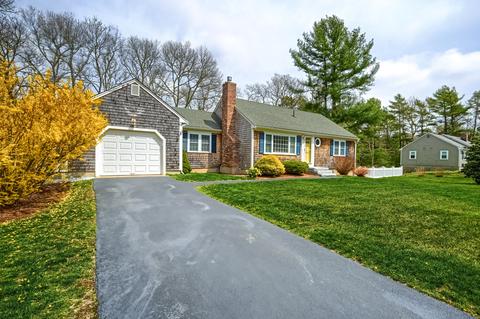 94 Anchor Ln, Cotuit, MA 02635 photo 2