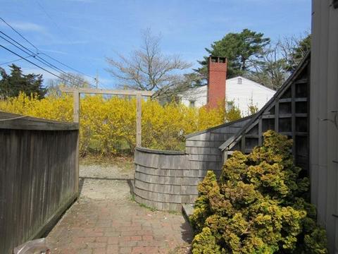 27 Gitche Gumee Rd, Buzzards Bay, MA 02532 photo 5