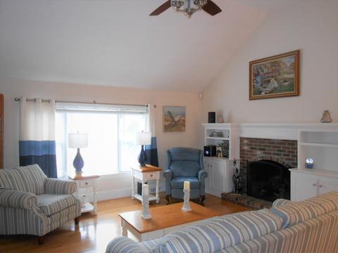 250 Eisenhower Dr, Cotuit, MA 02635 photo 4
